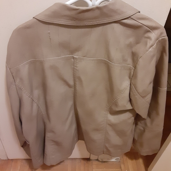 Women's jacket - Picture 2 of 2